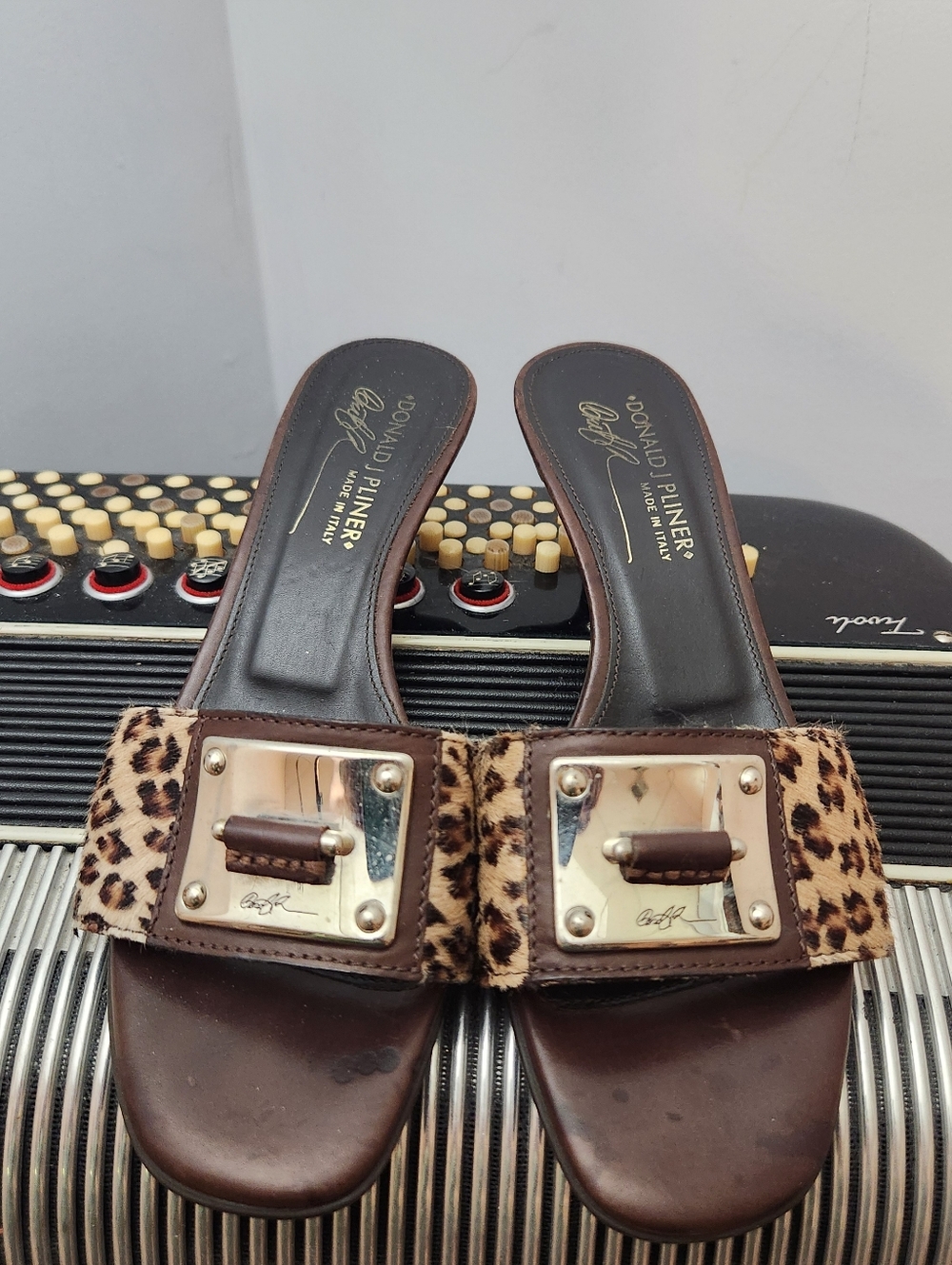 CUTE DONALD J PLINER CHEETAH PRINT CALF HAIR KITTEN HEEL OPEN TOE HEELS SZ 7 - Picture 2 of 7